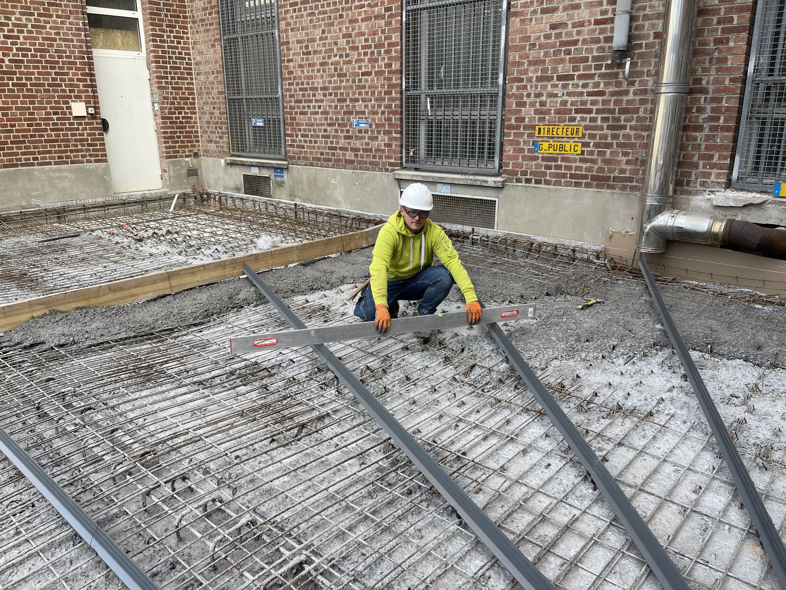 Logo de BTP luxury, société de travaux en Maçonnerie : construction de murs, cloisons, murage de porte