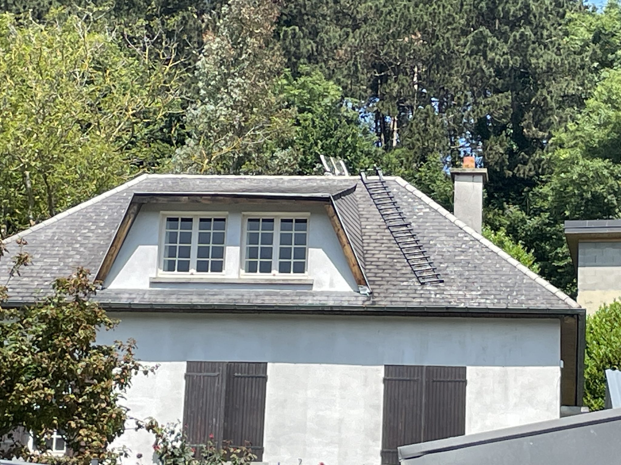 Logo de joly, société de travaux en Ravalement de façades