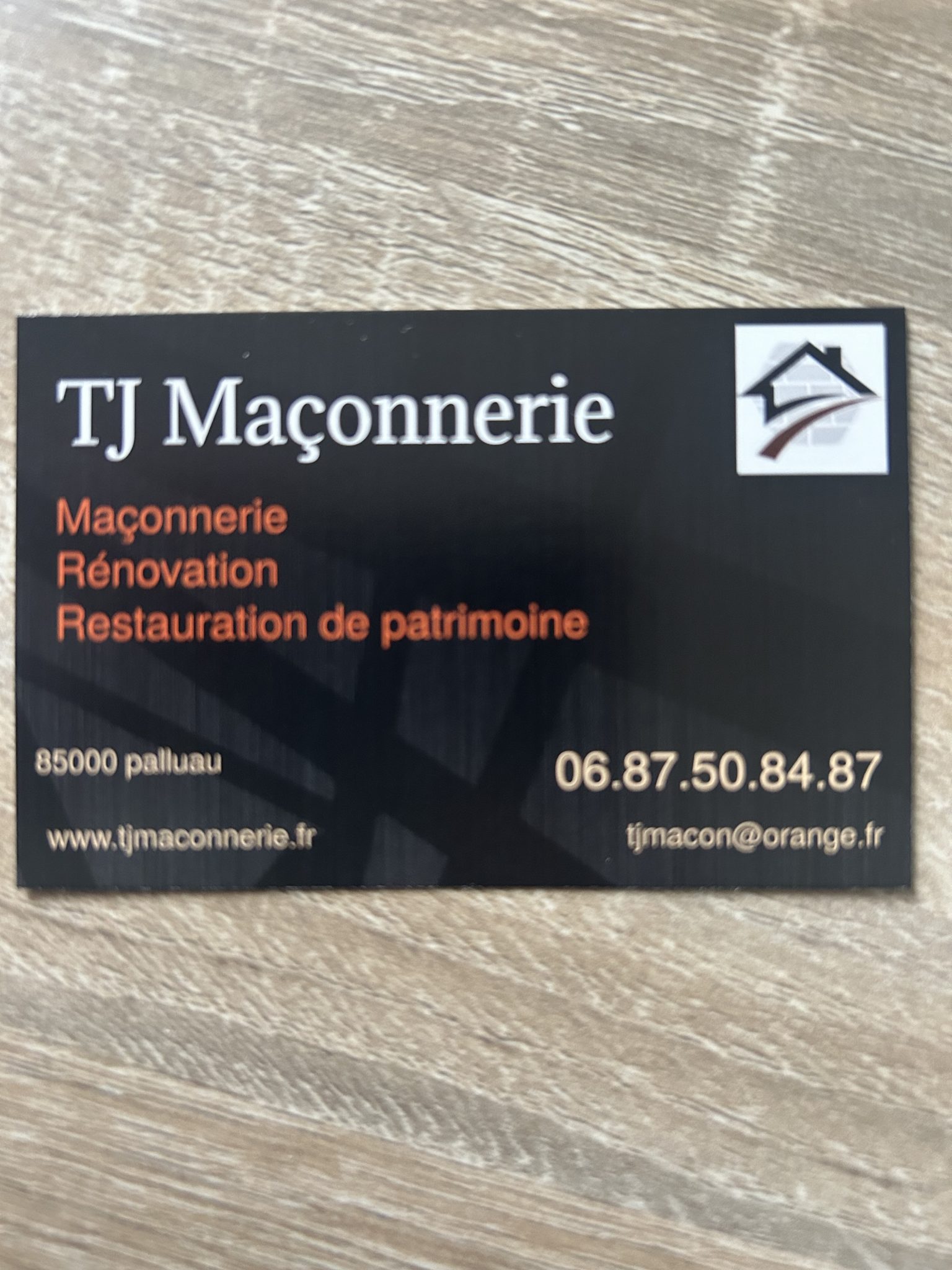 Logo de Tj maçonnerie, société de travaux en Dallage ou pavage de terrasses